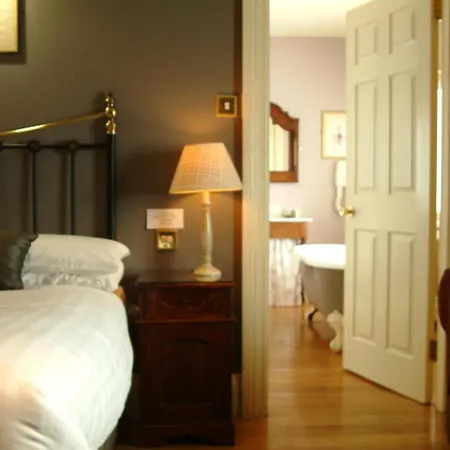 The Arms 3* リストーウェル