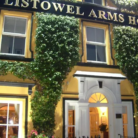 The Arms Hotel