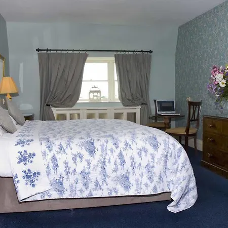 The Arms 3* リストーウェル