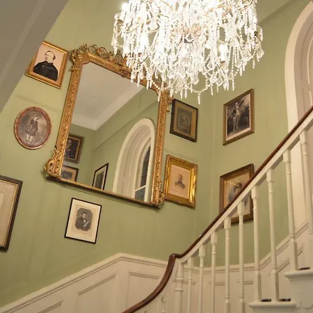 The Arms 3* ليستول