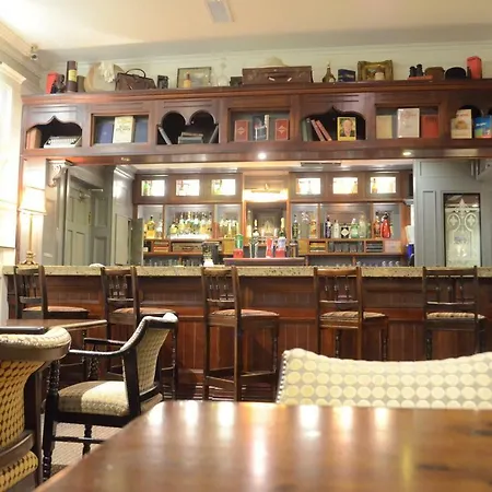 The Arms Hotel 3*