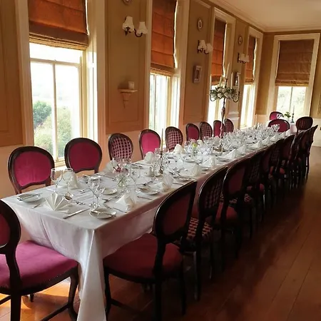 The Arms فندق ليستول