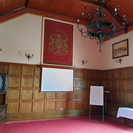 The Arms 3* ليستول