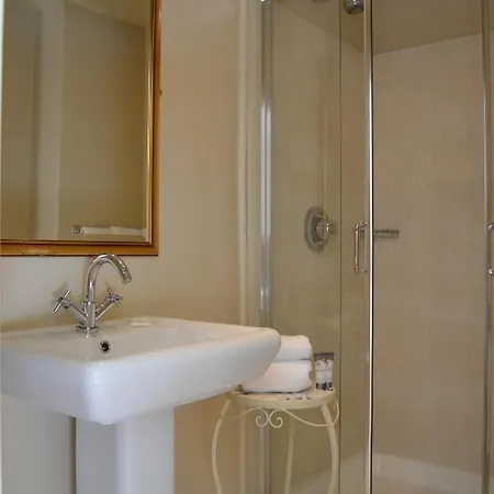 The Arms ليستول