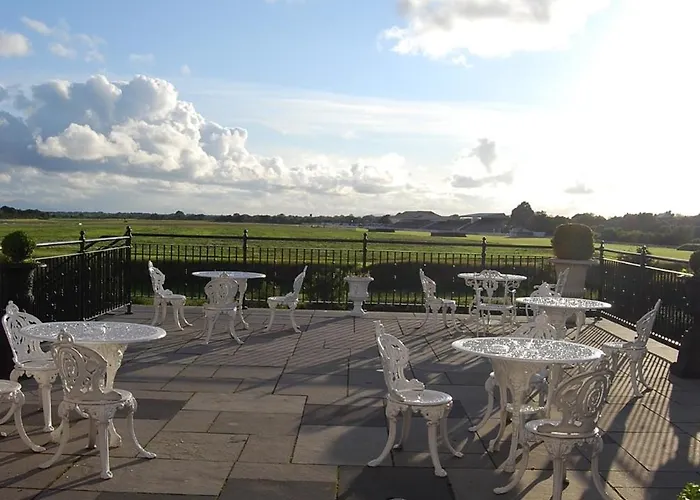 The Arms Hotel 3*