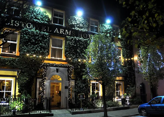 The Arms Hotel 3*