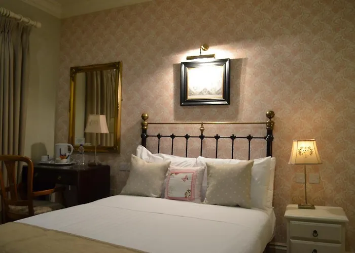 The Arms Hotel